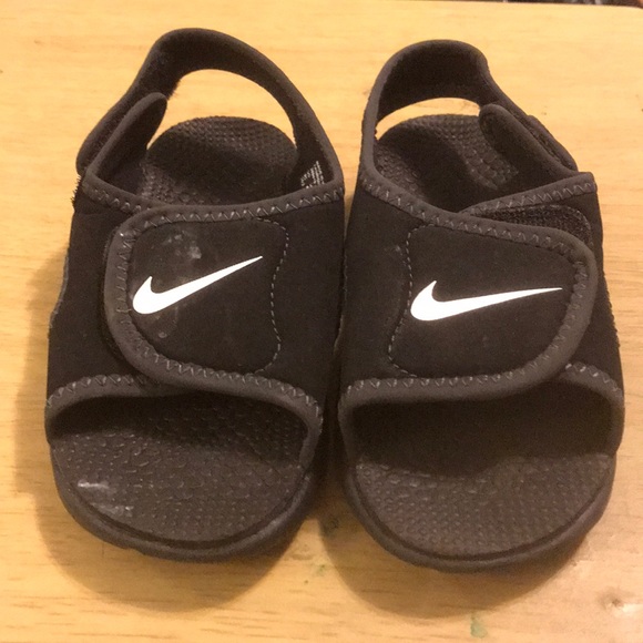 nike sandals 9c
